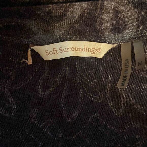 Soft Surroundings Black & Gray Floral Print Asymmetrical Hem Swing Blouse Size M - Picture 6 of 6